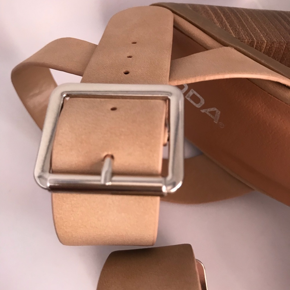 Heeled Sandals/Tan/size 10M - Picture 4 of 5